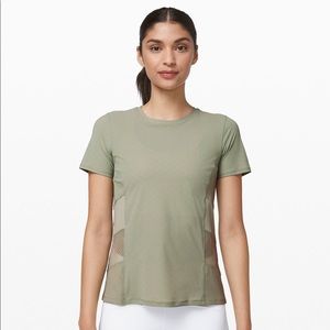 Lululemon Cross Court Play Short Sleeve